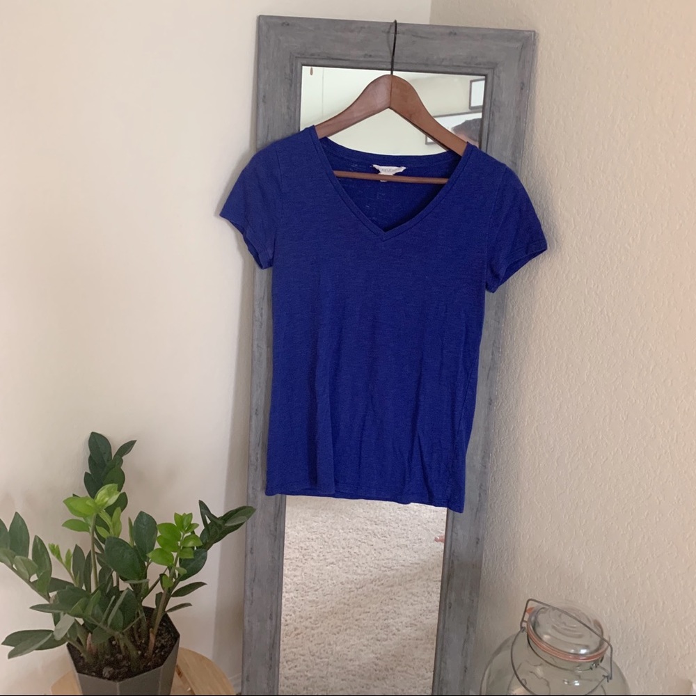 Blue basic v-neck tee